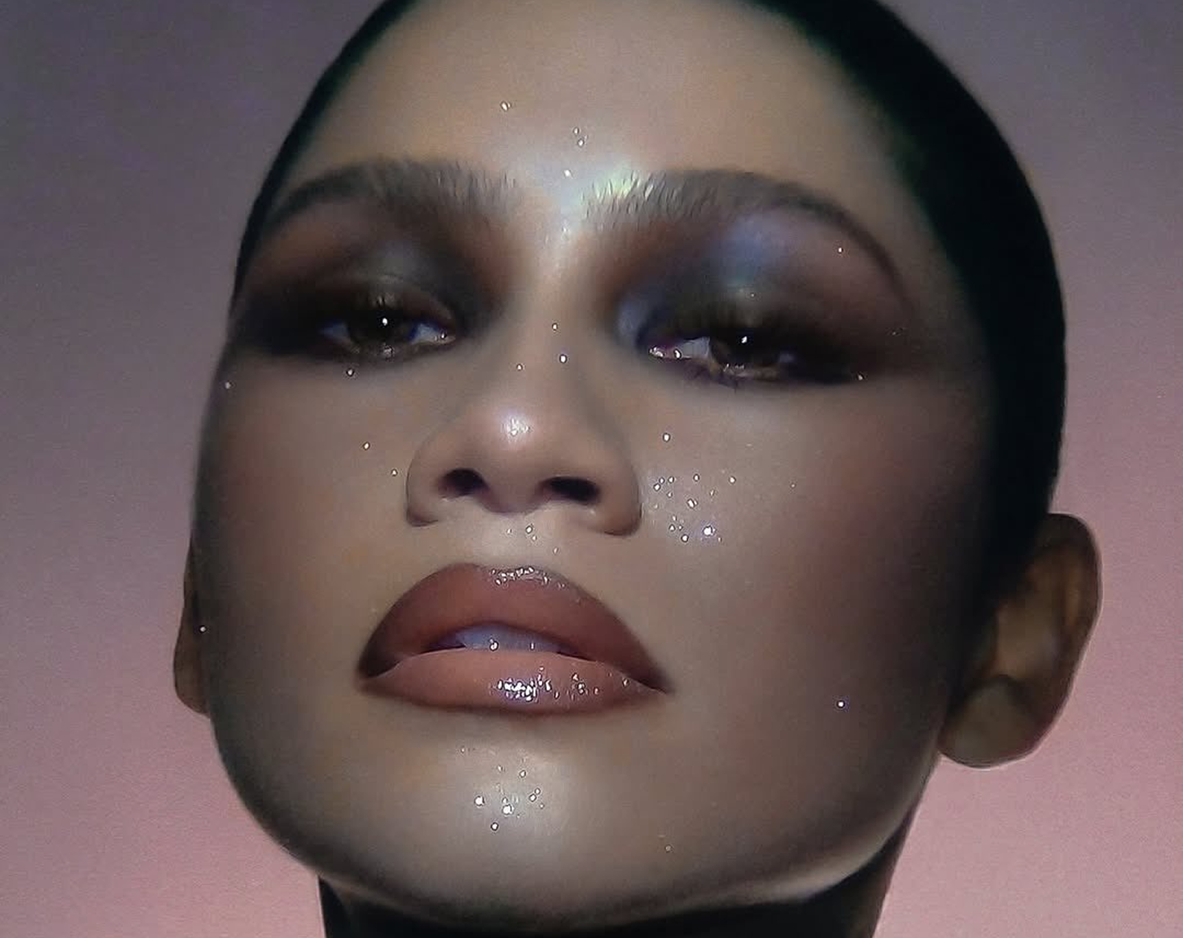 Zendaya with luminous skin and reflective makeup textures, illustrating how color and shine return to makeup as tools of expression.