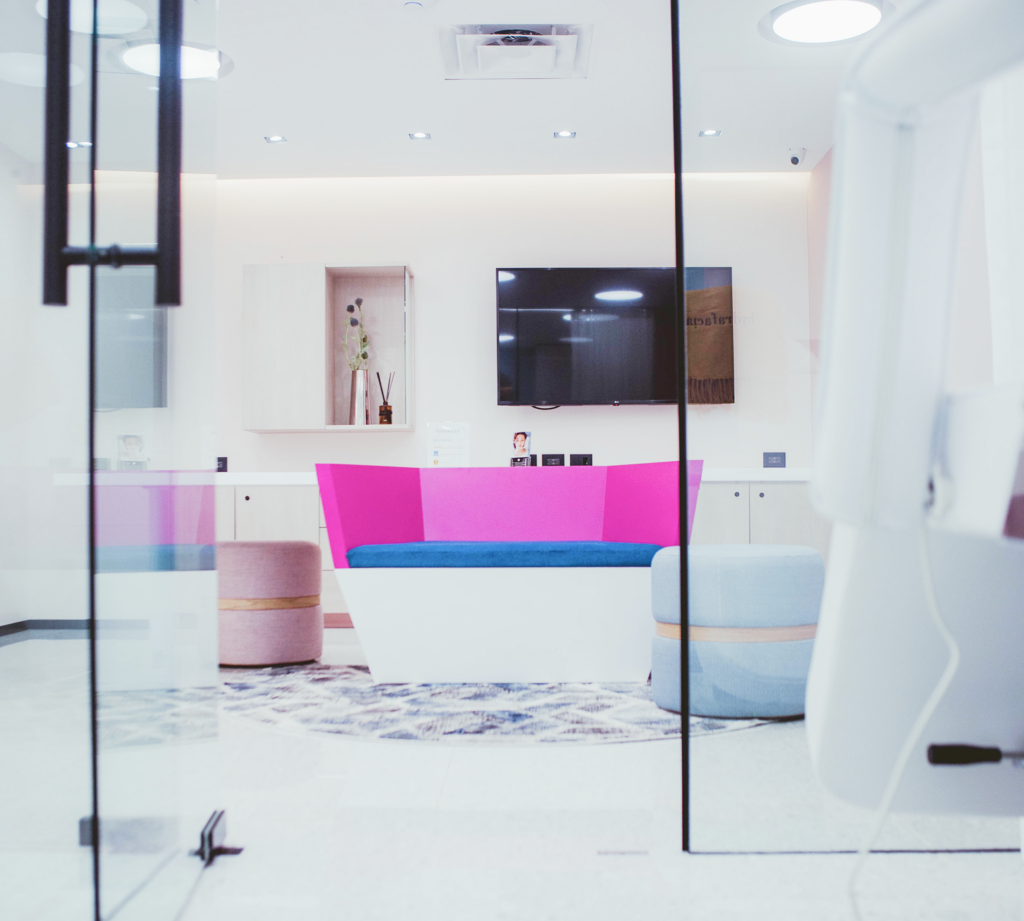 Hydrafacial functional skin in a contemporary clinical space designed for biologically respectful facial treatments.