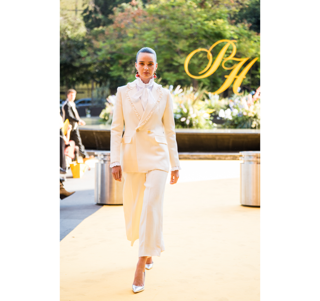 Structured tailoring look presented at El Palacio de Hierro Spring Gala showcasing Spring 2026 trends.